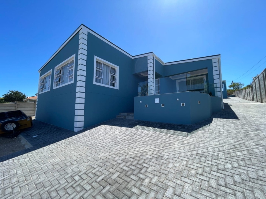 5 Bedroom Property for Sale in Dana Bay Western Cape